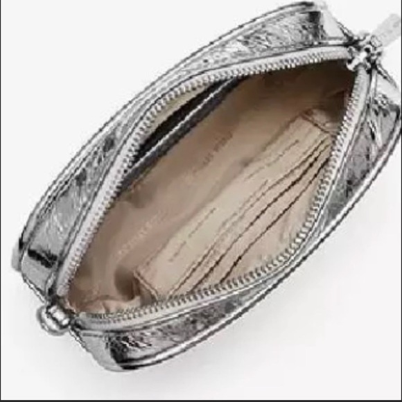 COPY - NWOT Michael Kors small crossbody Silver - Picture 4 of 7